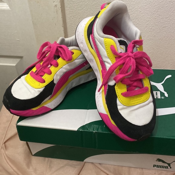 Pink and yellow Puma’s - Picture 5 of 6